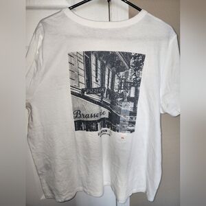 Old Navy White Graphic Tee with Cityscape